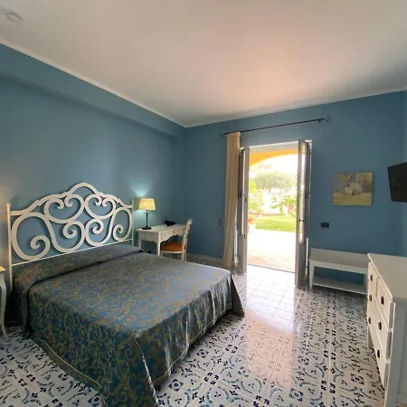 מלון Bougainville 4*