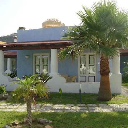 Bougainville מלון ליפארי
