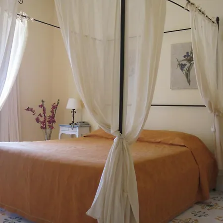 מלון Bougainville 4*