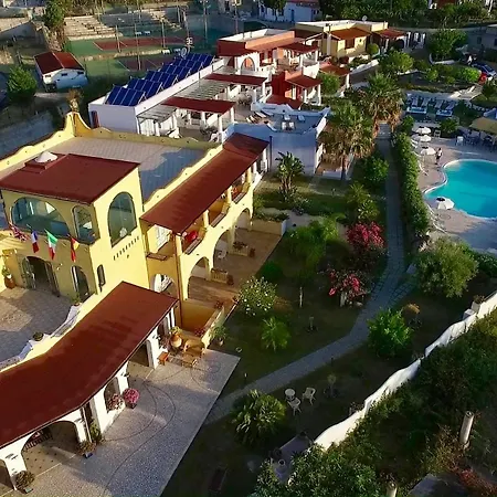 מלון Bougainville 4*