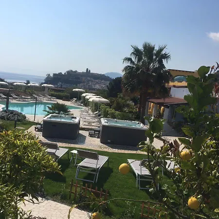 فندق Bougainville ليباري